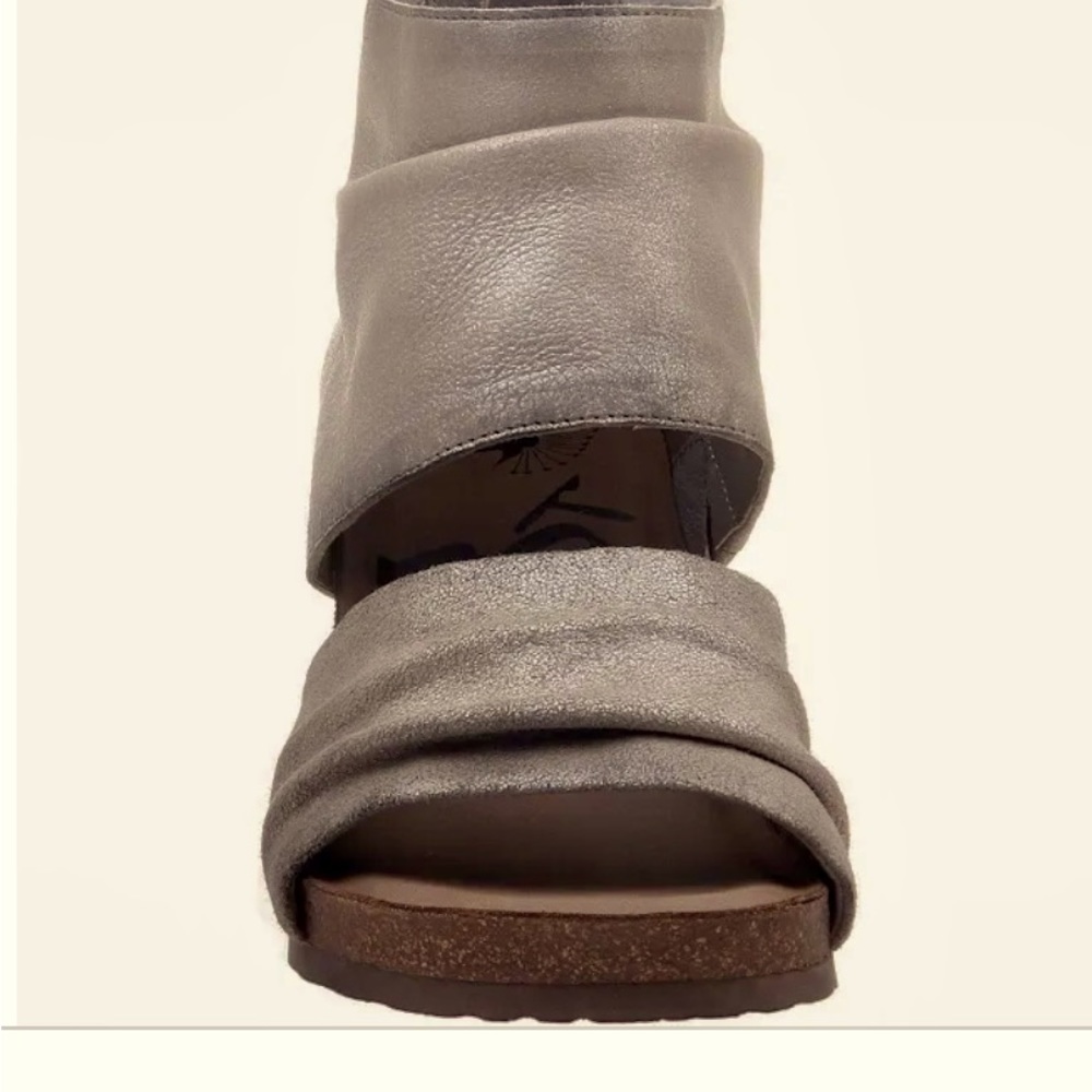 OTBT shoes NWOT. Made for comfort. Leather, well made. Good traction - Picture 4 of 13